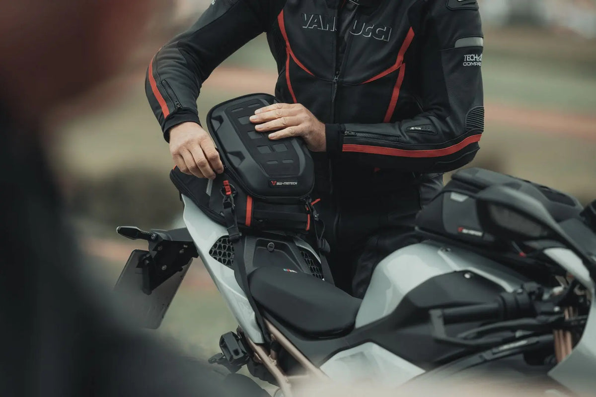 Bolsa trasera PRO Roadpack 1680D Nailon ballistic. Negro/Antracita. 8-14 l.