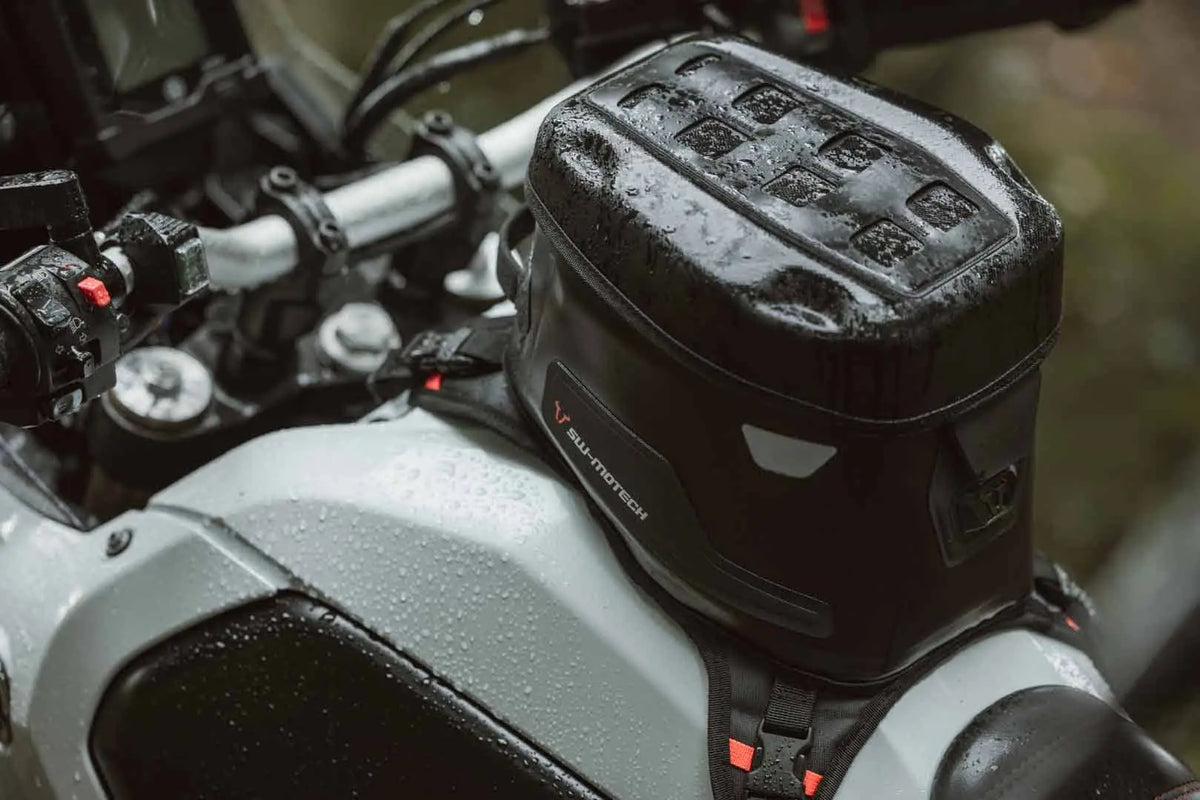 Bolso de Tanque PRO Cross WP 5,5 l. Fijacion con correa. Impermeable.