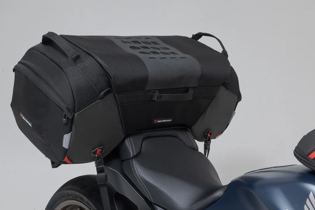 Bolsa trasera PRO Travelbag 1680D Nailon ballistic. Negro/Antracita. 65 l.