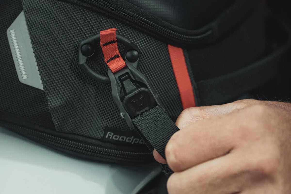 Bolsa trasera PRO Roadpack 1680D Nailon ballistic. Negro/Antracita. 8-14 l.